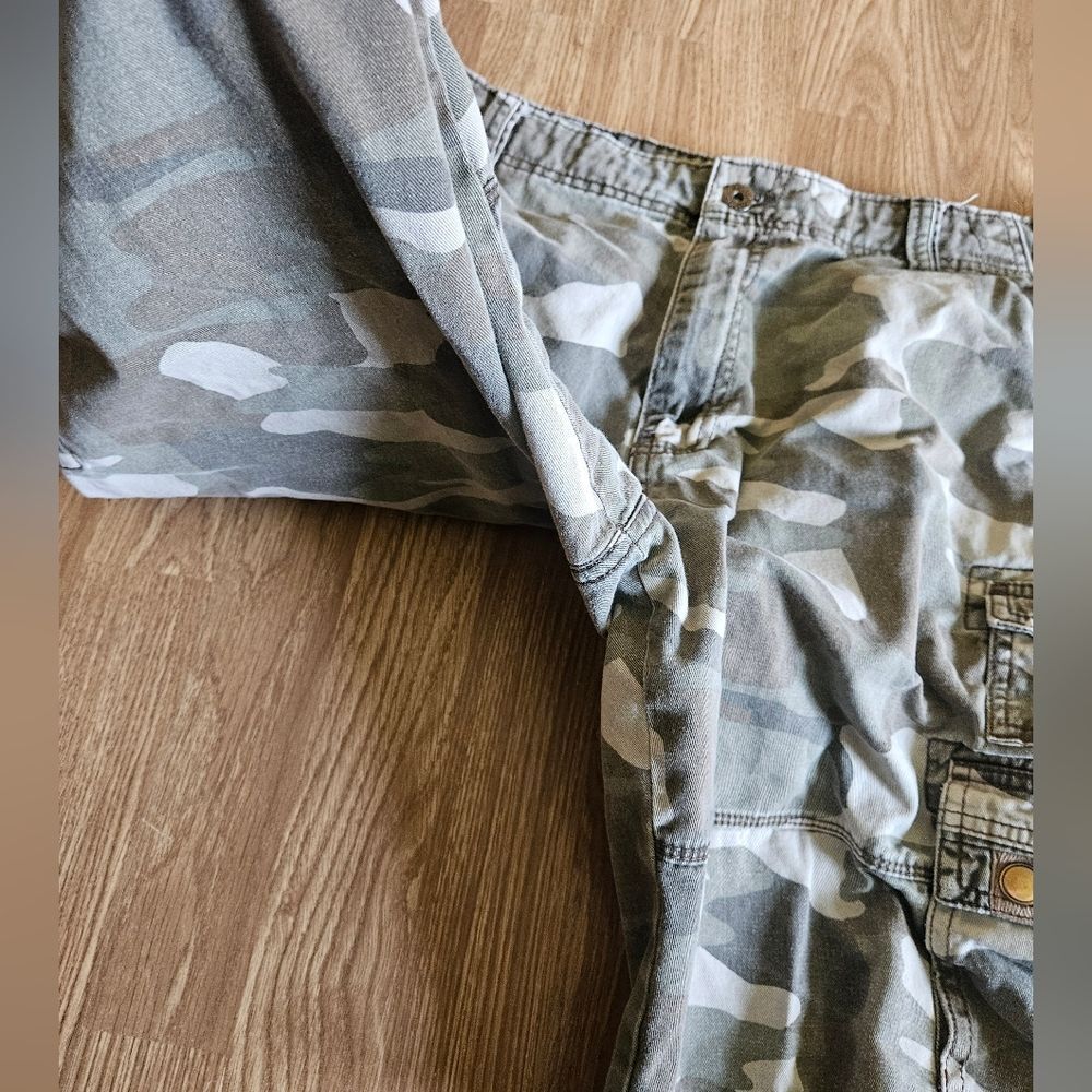 Iron Co. Men's Camouflage Cargo Shorts Size 38 - Picture 4 of 8